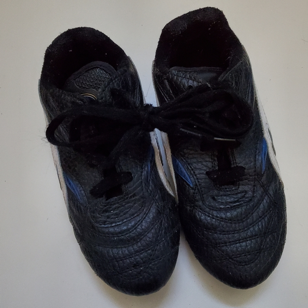 Youth Soccer Cleats Size 1 - Picture 3 of 4